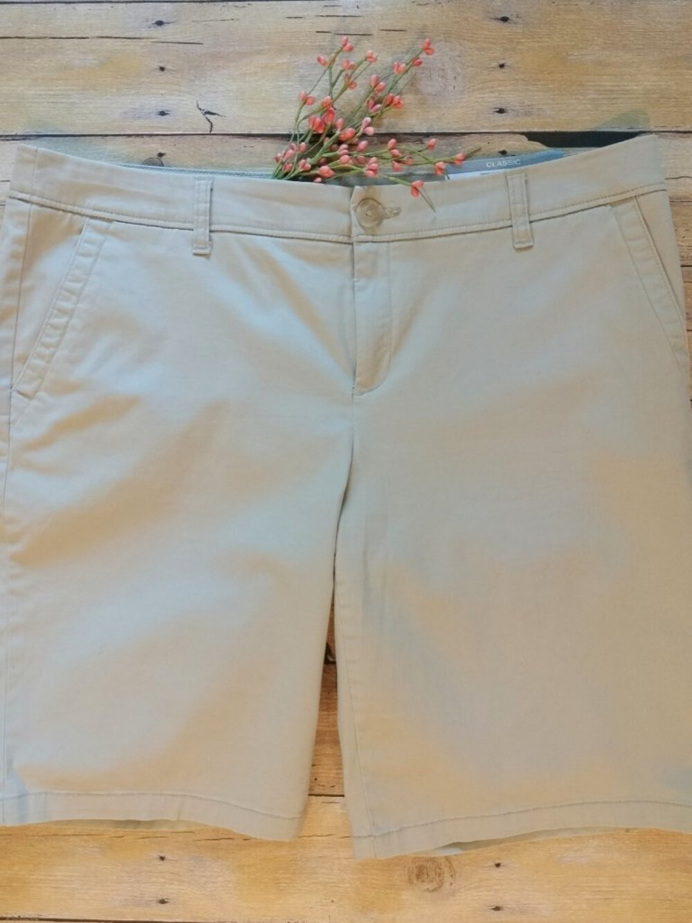 Liz Claiborne Classic Bermuda Shorts 14 Khaki Tan Flat Front Button Flap Pockets